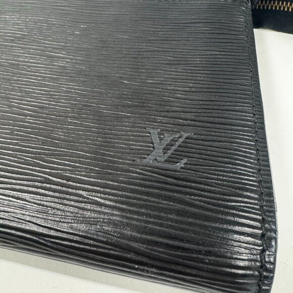 Vintage Louis Vuitton Épi Pochette | 1990s Rare Collection - Picture 2 of 9